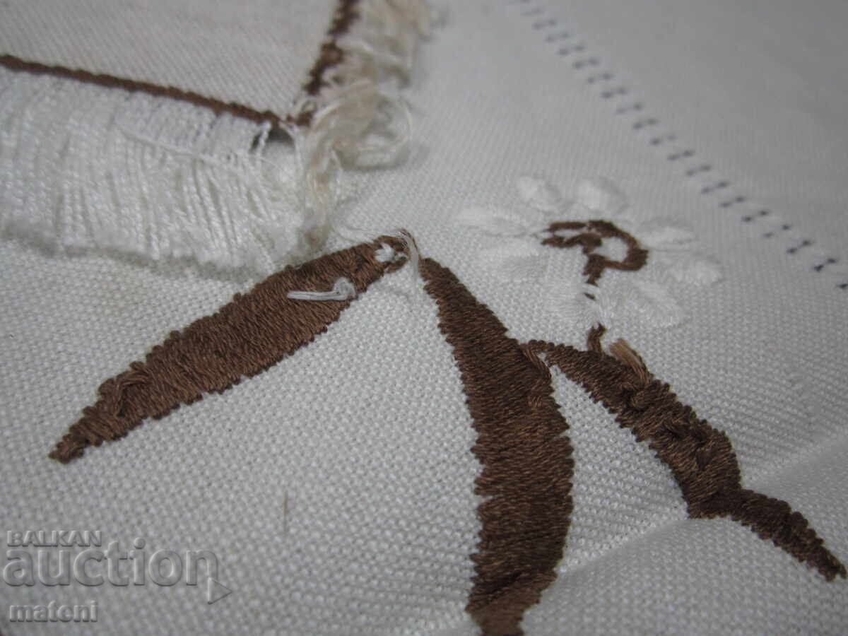 Livrarea VECHE FAȚĂ DE MASĂ CU BRODERIE MANUALĂ (ȘEVIȚĂ)