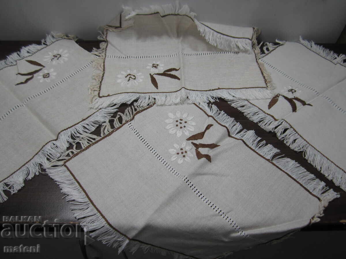 VECHE FAȚĂ DE MASĂ CU BRODERIE MANUALĂ (ȘEVIȚĂ)