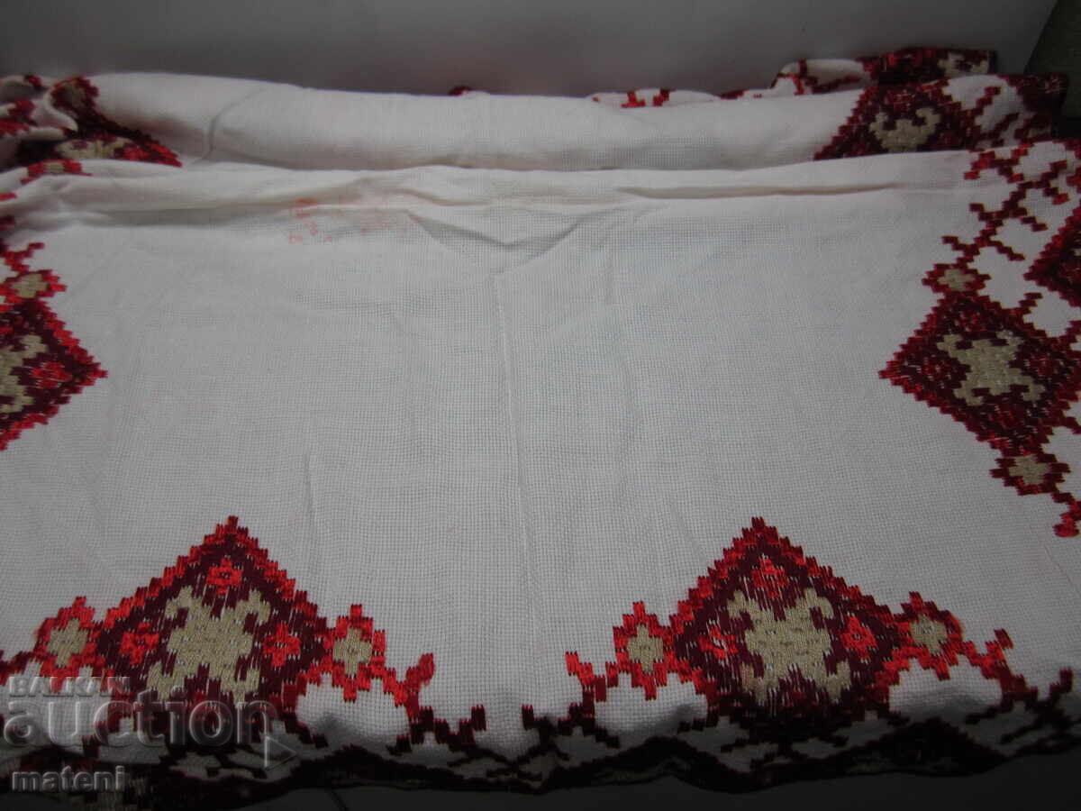 OLD KARE EMBROIDERY HANDMADE PATTERN TABLECLOTH with price € 2.00 | 3.91 BGN