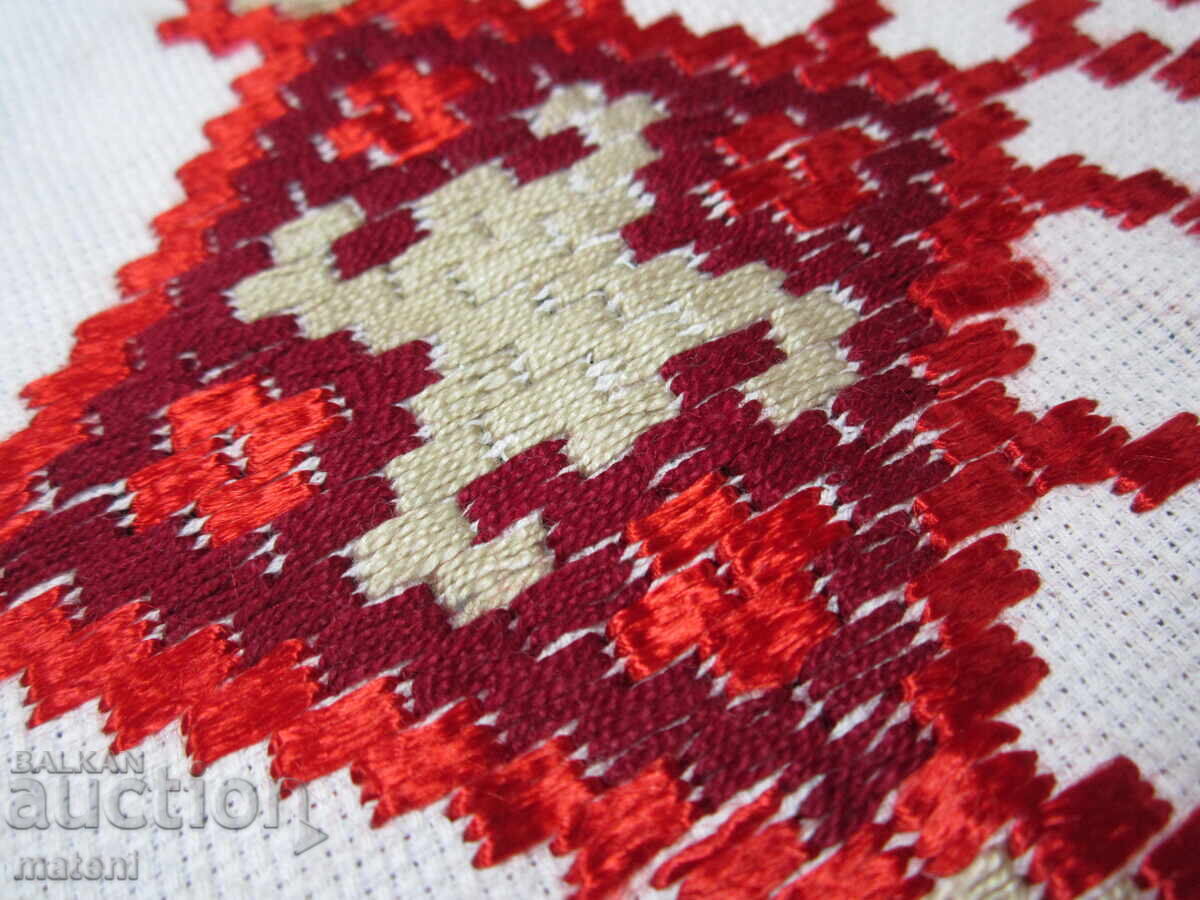 Auction  OLD KARE EMBROIDERY HANDMADE PATTERN TABLECLOTH
