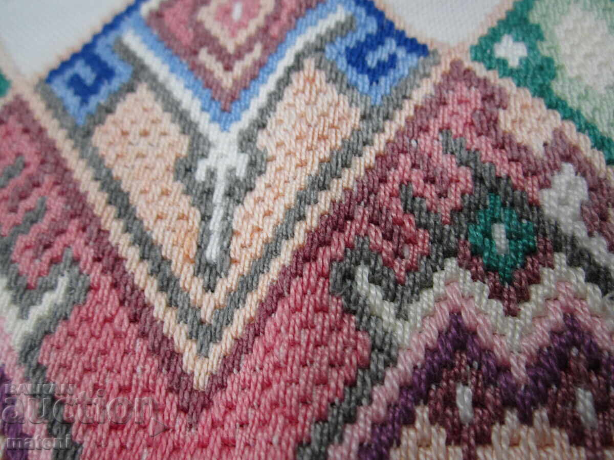 Auction  OLD KARE EMBROIDERY HANDMADE PATTERN TABLECLOTH