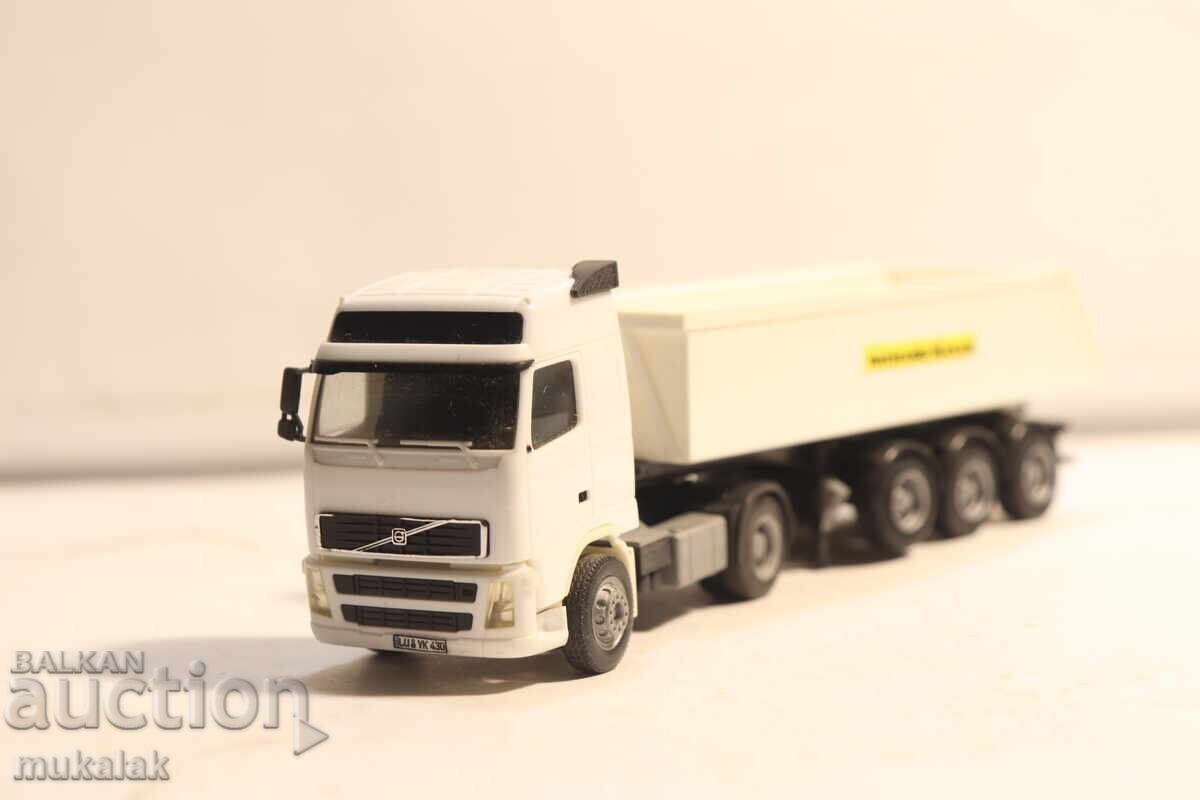 HERPA H0 1/87 VOLVO AUTOBASTULANTĂ SEMIREMORCĂ MODEL CAMION cu preț € 27.00 | 52.81 BGN