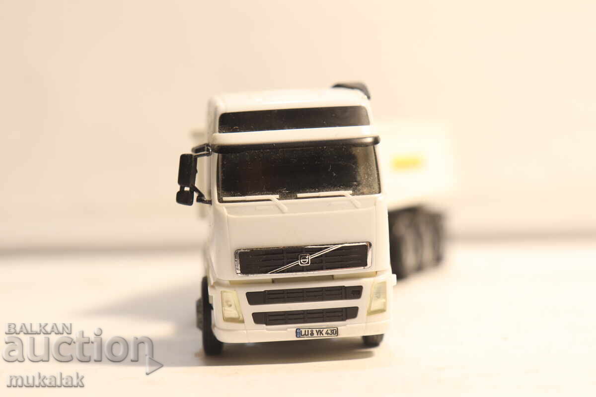 Licitație HERPA H0 1/87 VOLVO AUTOBASTULANTĂ SEMIREMORCĂ MODEL CAMION