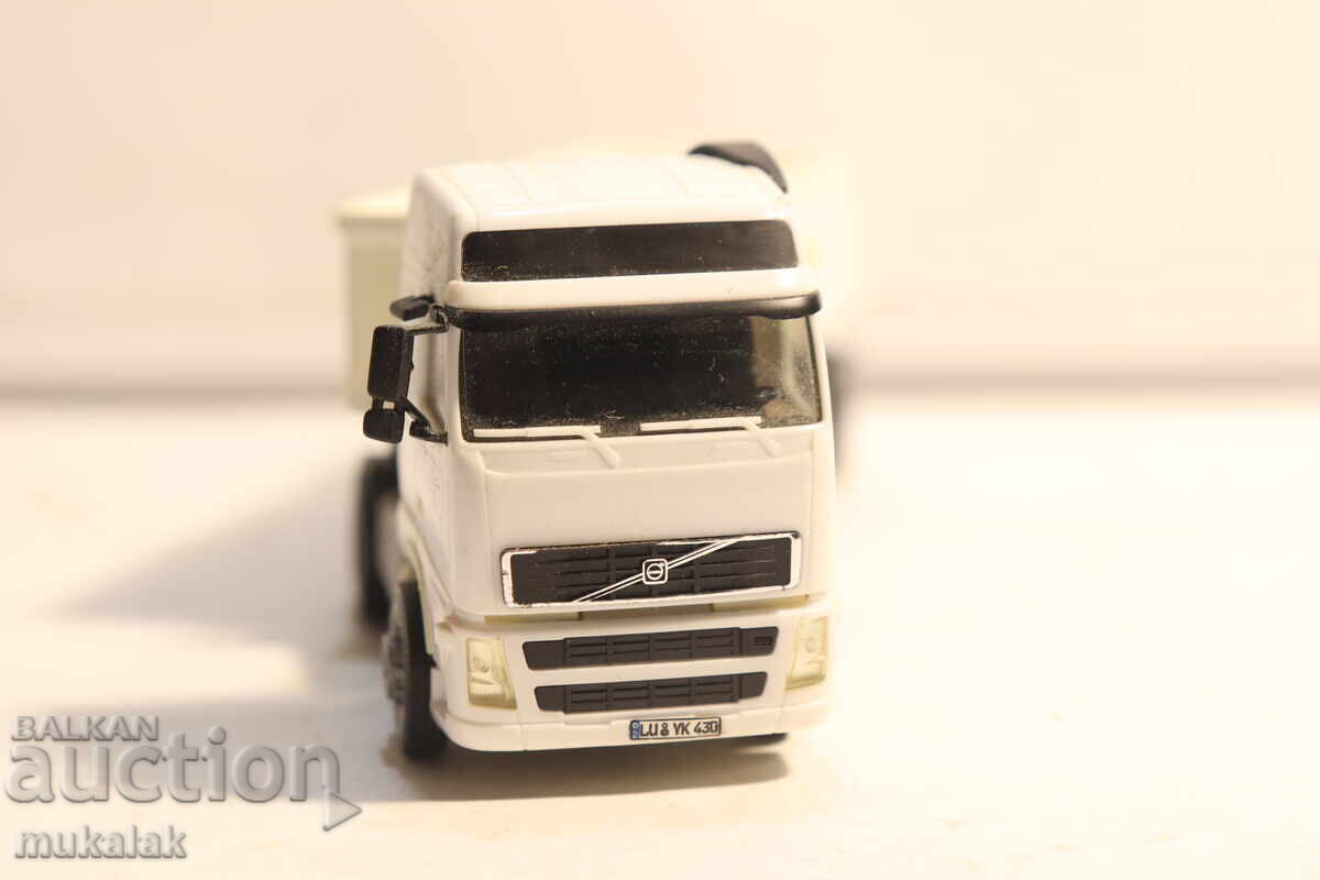 Livrarea HERPA H0 1/87 VOLVO AUTOBASTULANTĂ SEMIREMORCĂ MODEL CAMION