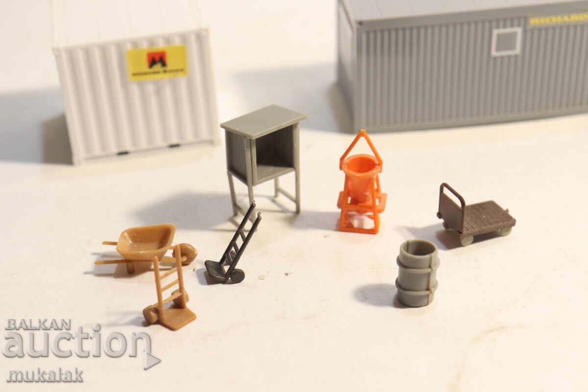 Auction  HERPA H0 1/87 VAN CONTAINER ACCESSORIES CAR MODEL LOT