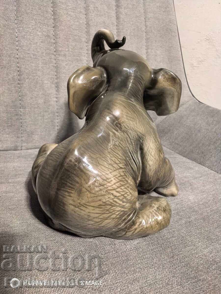 Delivery of Porcelain figure