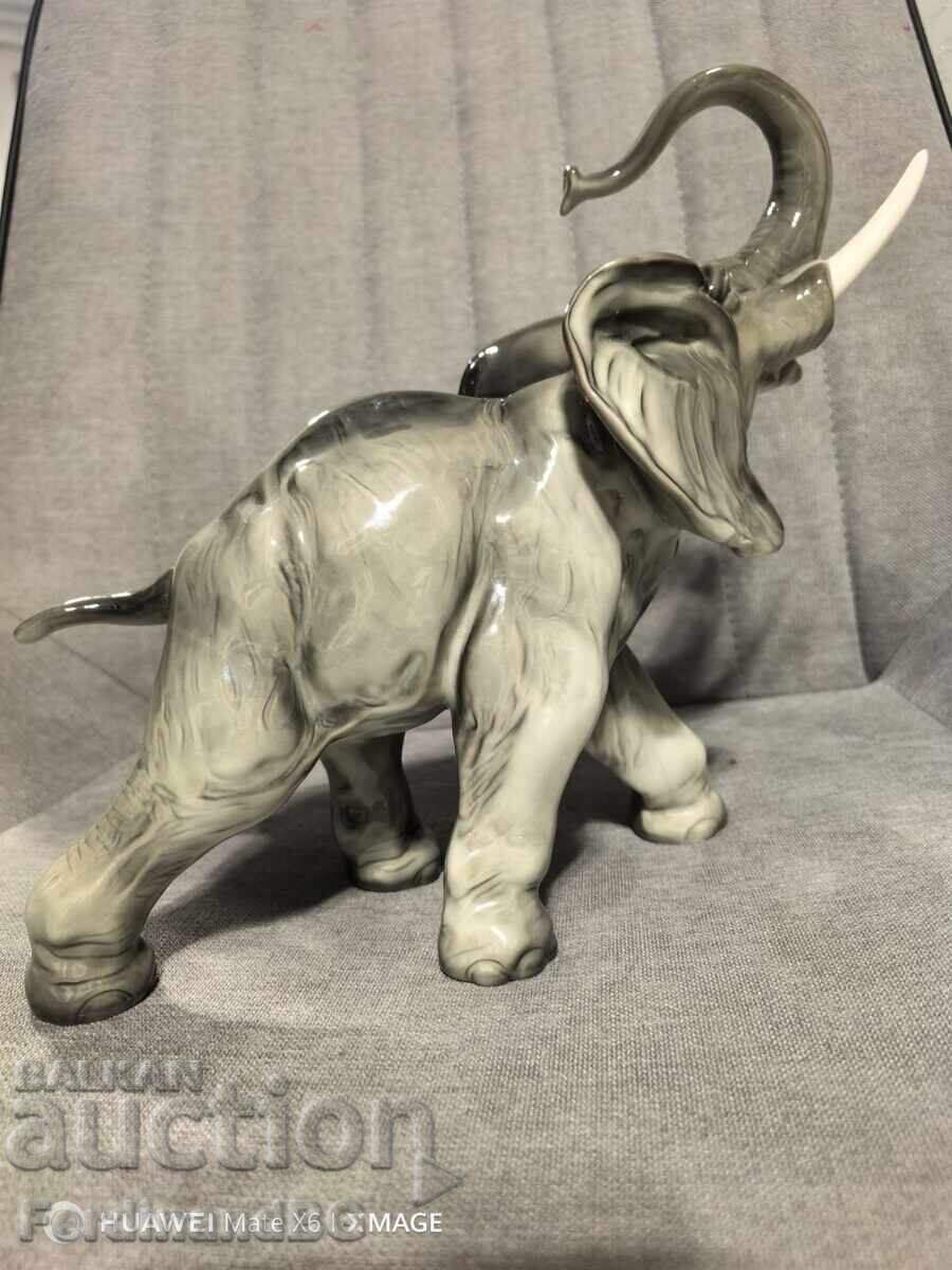 Delivery of Porcelain figure