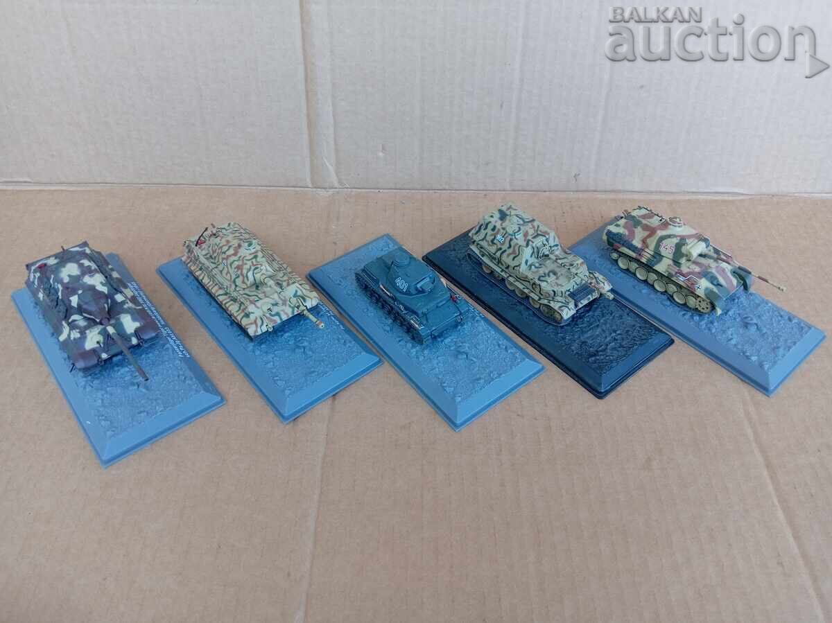 Machetă tanc Tiger 1944 1945 Panther Panzerjager lot cu preț € 41.00 | 80.19 BGN