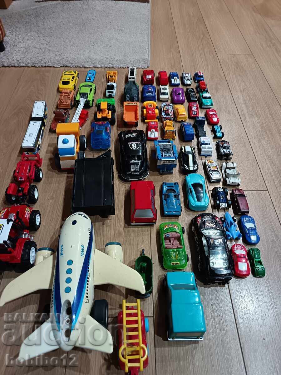 Licitație Lot de mașinuțe din plastic și metal