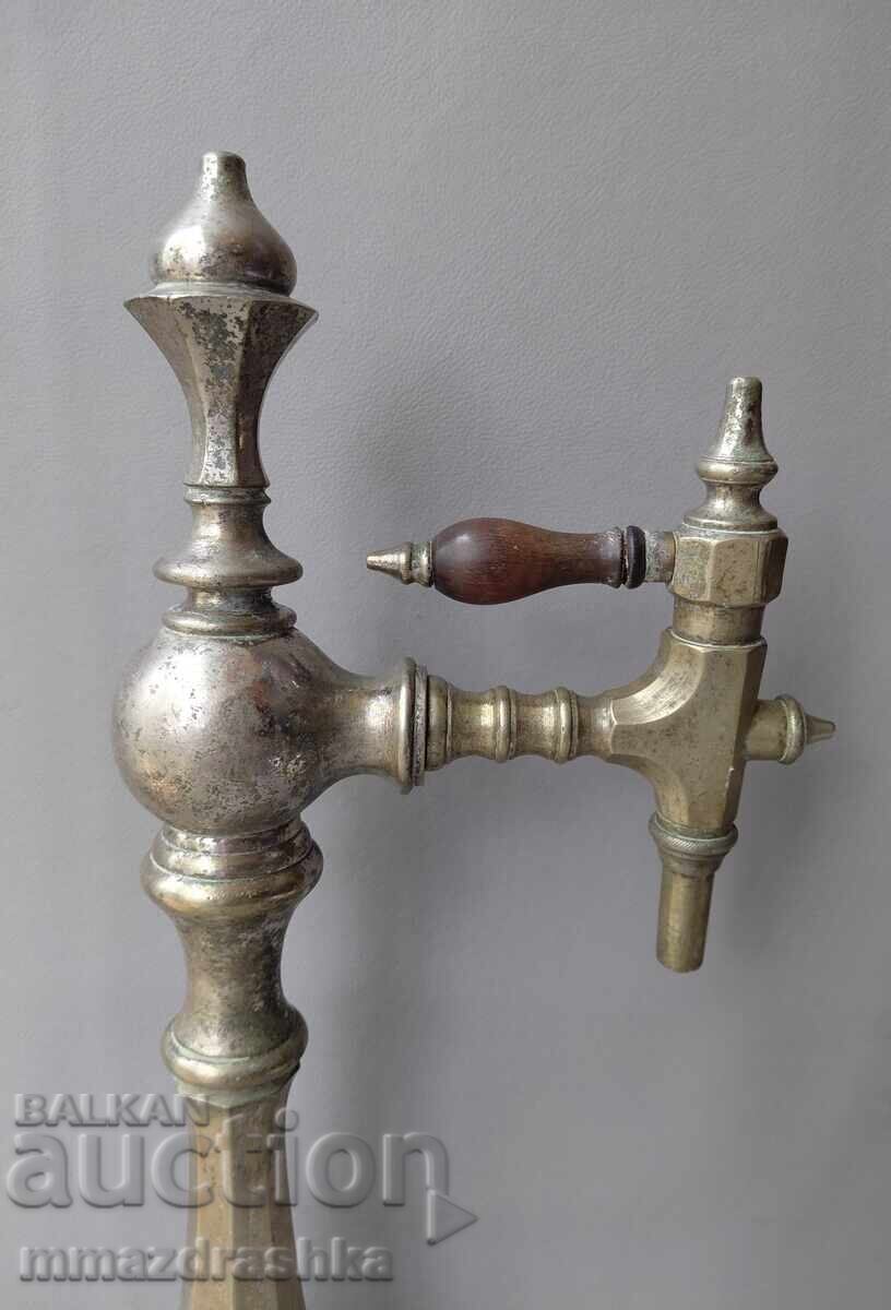 Robinet de bere din bronz din secolul al XIX-lea, mare, masiv și greu cu preț € 0.01 | 0.02 BGN