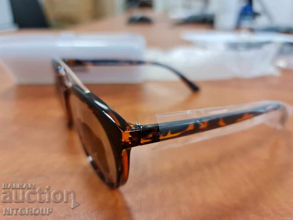 Delivery of Sunglasses
