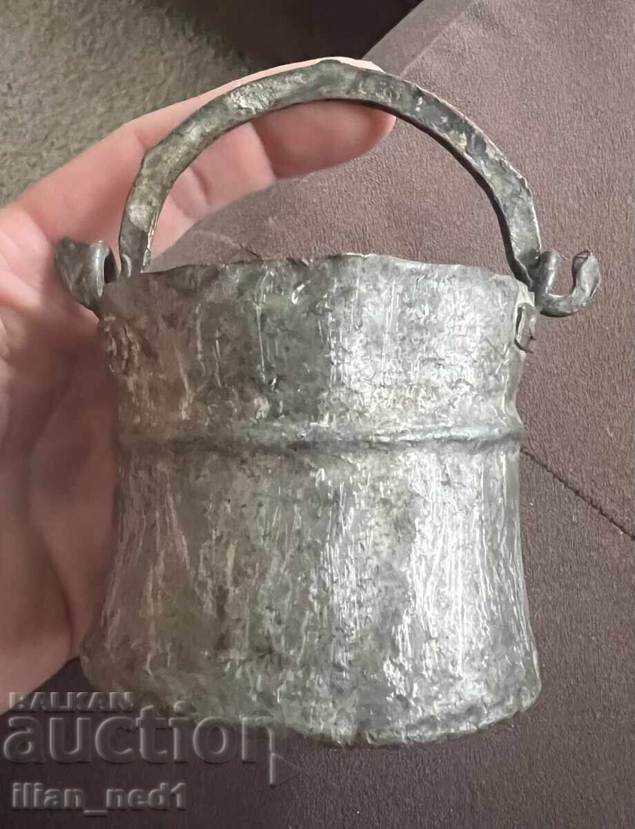 Старо медно малко котле, менче