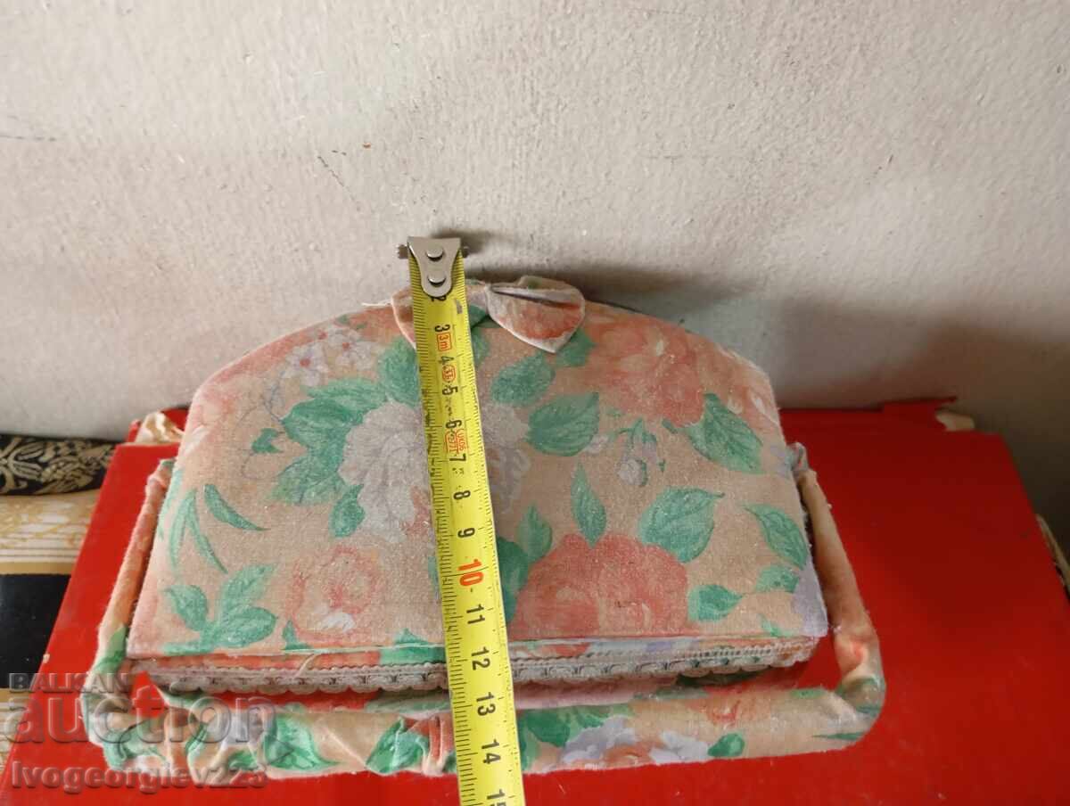 Livrarea Cutie de bijuterii vintage, accesoriu pentru femei