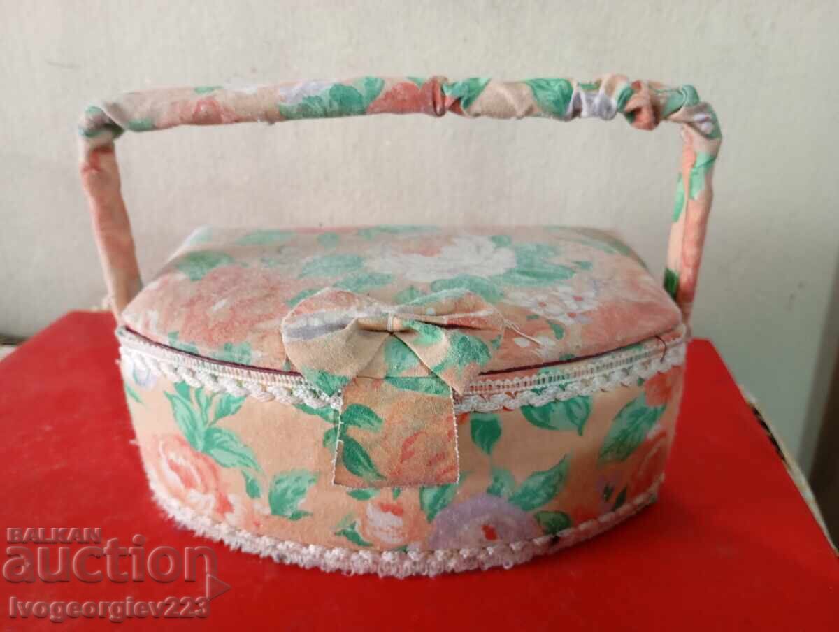 Cutie de bijuterii vintage, accesoriu pentru femei
