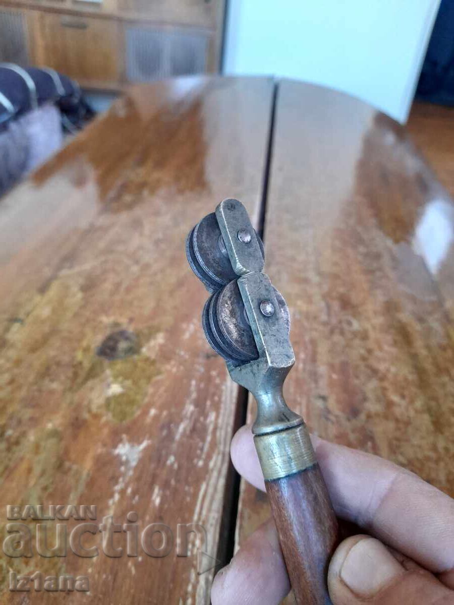 Παράδοση Παλιά ξύστρα μαχαιριών, μαχαίρια