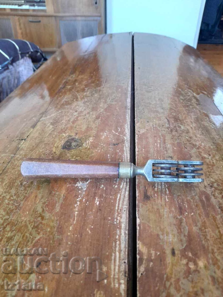 Παλιά ξύστρα μαχαιριών, μαχαίρια