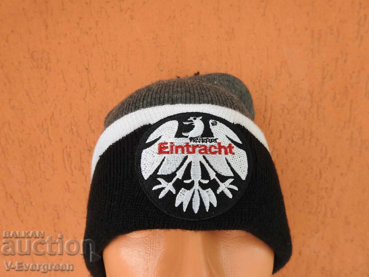 Licitație Căciulă de iarnă originală Eintracht Frankfurt Licitație Căciulă de iarnă originală Eintracht Frankfurt