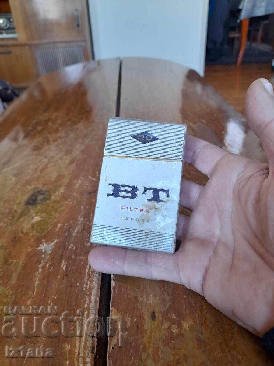 Livrarea O cutie veche de țigări BT