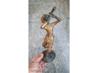 Statuetă din bronz reprezentând o femeie