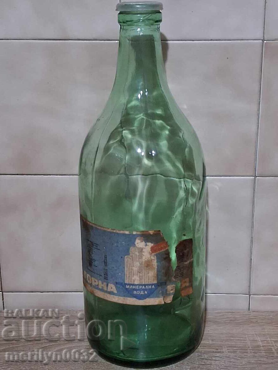 Sticlă veche de apă minerală din anii '60