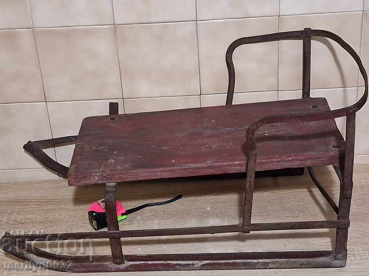 Sanie forjată veche, jucărie pentru copii, prima jumătate a secolului XX