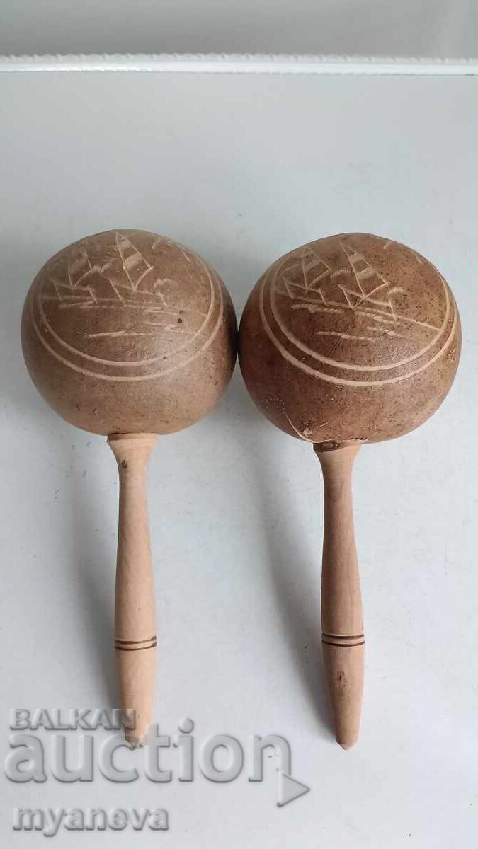 Maracas cubaneze, fabricate din dovleac natural gol pe interior cu preț € 25.00 | 48.90 BGN
