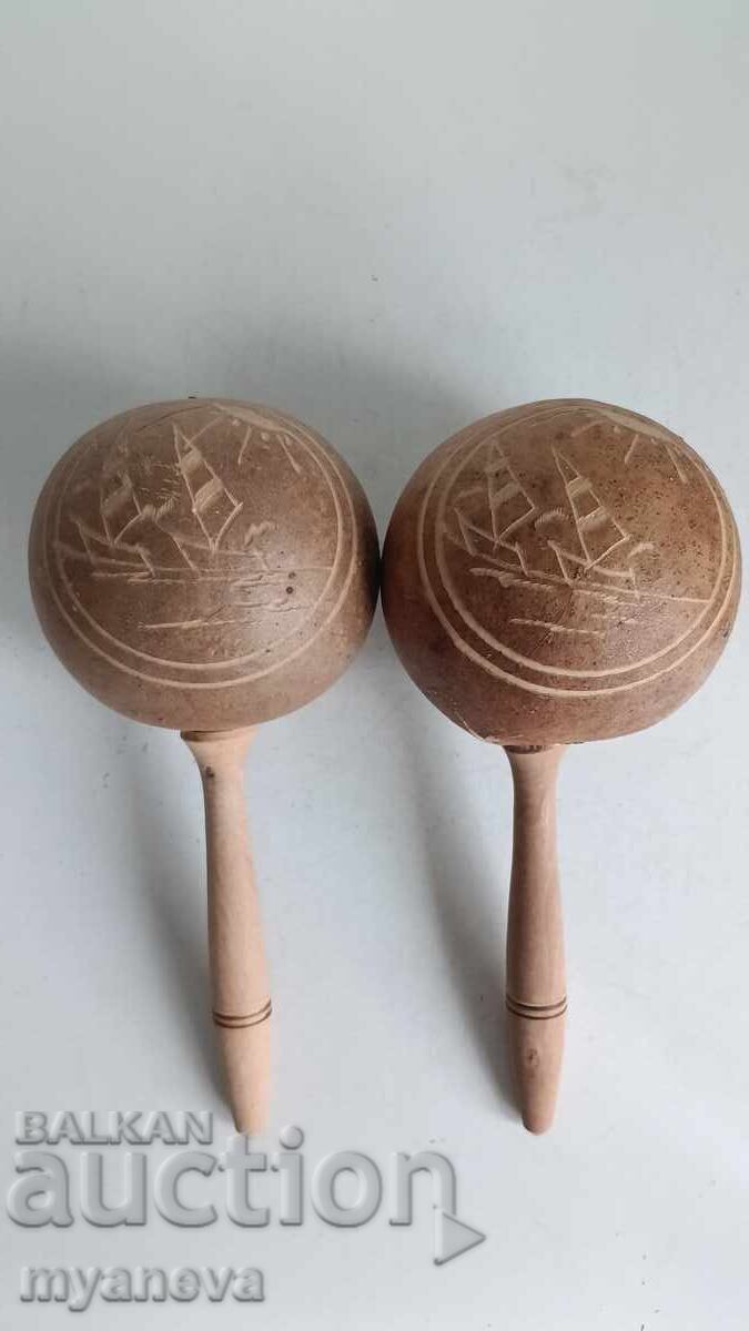 Livrarea Maracas cubaneze, fabricate din dovleac natural gol pe interior