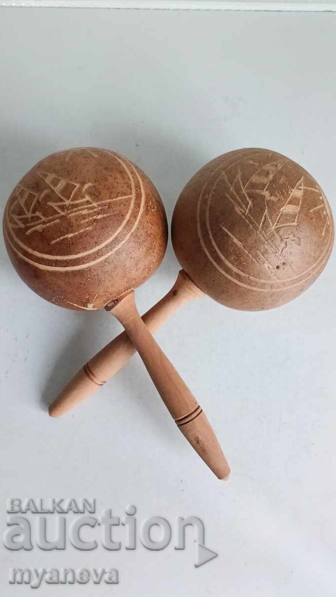 Maracas cubaneze, fabricate din dovleac natural gol pe interior