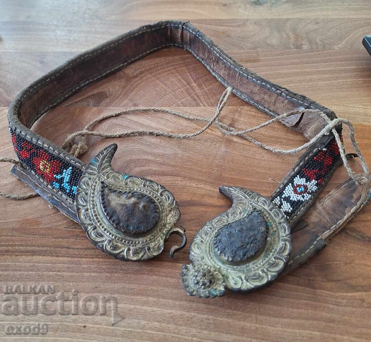 Pafta veche din argint, curea din piele și mărgele / BZC! cu preț € 116.00 | 226.88 BGN