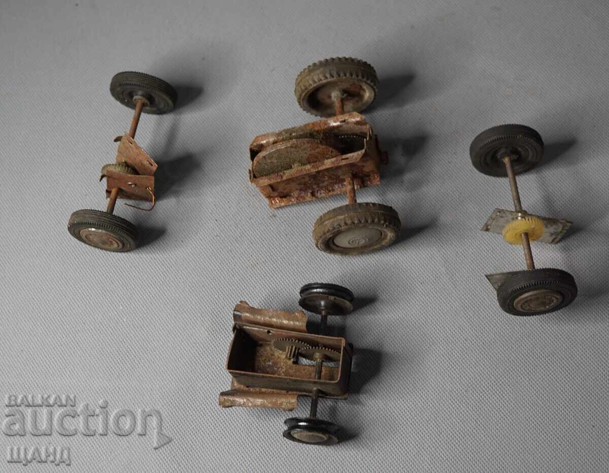 Licitație Lot jucării vechi din metal pentru piese, mecanisme de mașină, camion