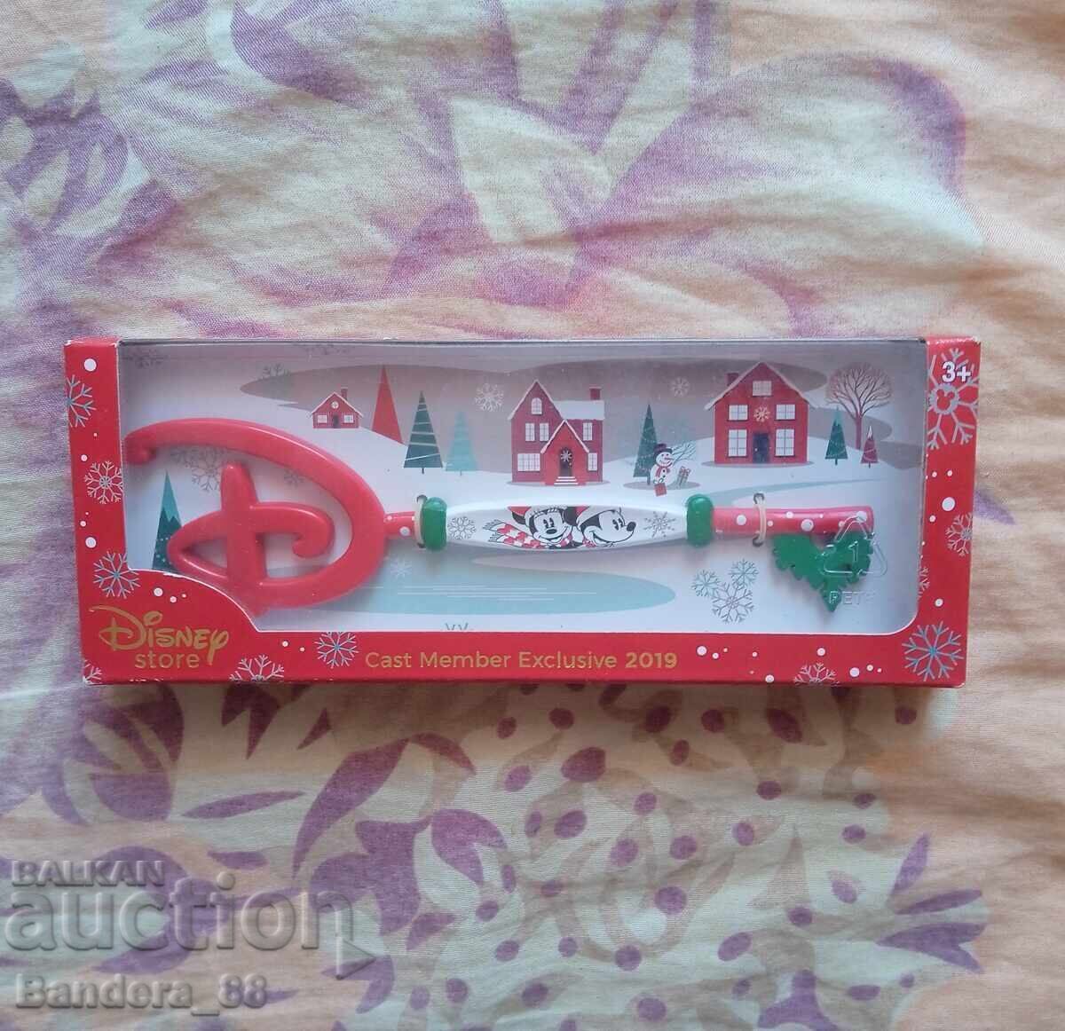 Disney Store Cast Member Exclusive 2019 Christmas Key Mickey