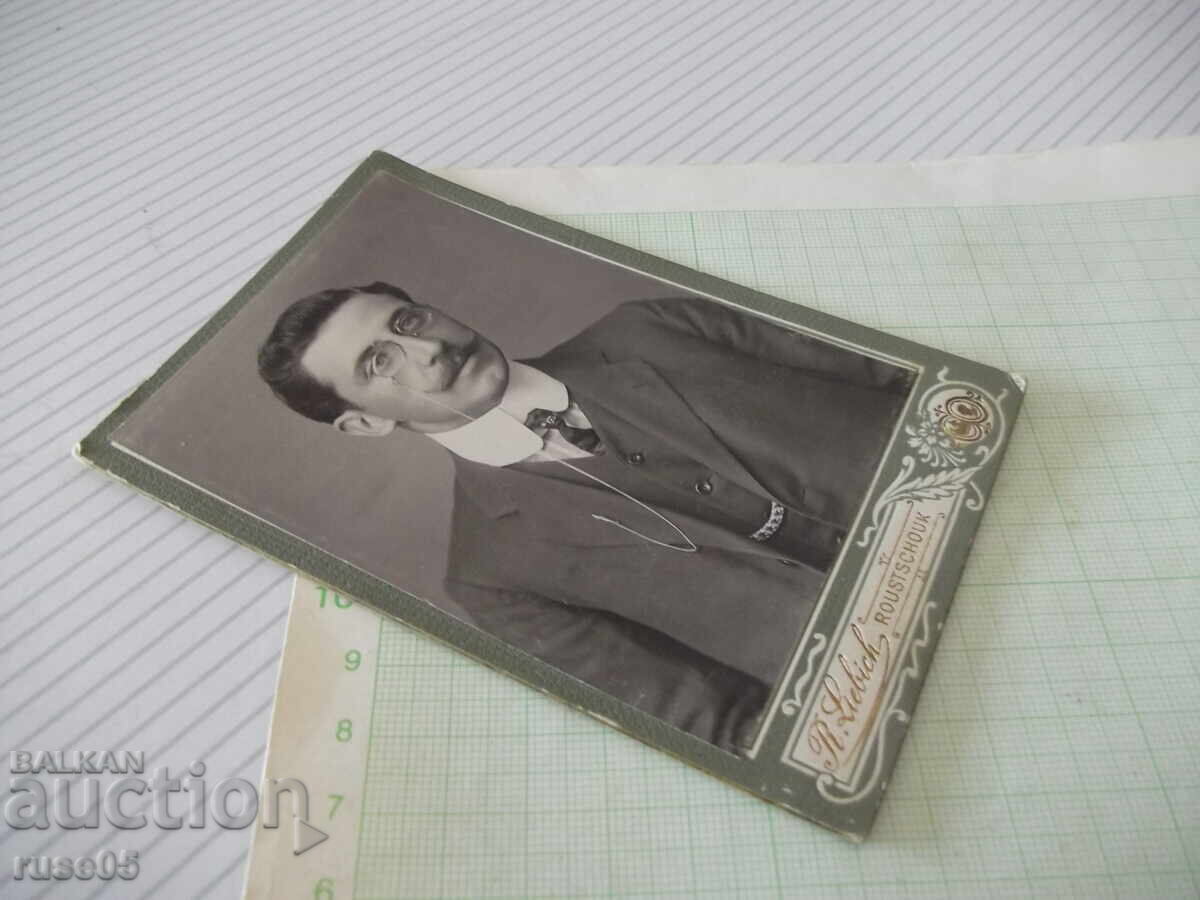 Δημοπρασία Παλιά φωτογραφία σε χαρτόνι ενός νεαρού κυρίου σε φωτογραφείο του Ρούσε-2