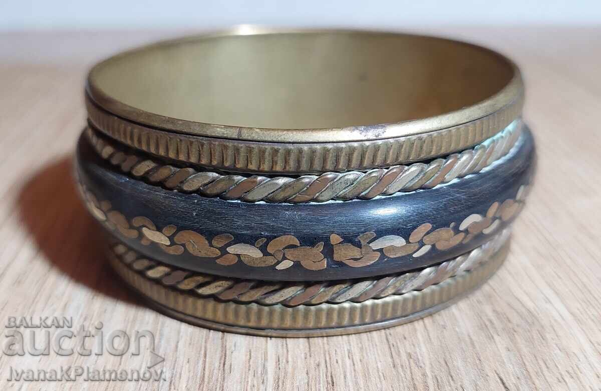 Bratară din alamă retro pentru cunoscători cu preț € 12.00 | 23.47 BGN