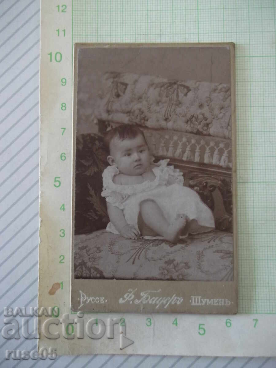 Снимка стара картон на дете в шуменско фотостудио