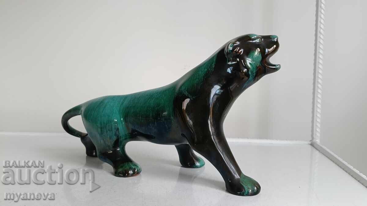 Auction  Vintage, ceramic panther figurine