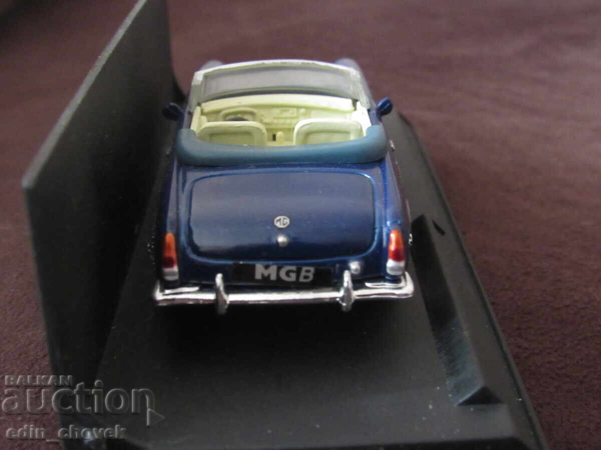 Livrarea 1/43 NewRay MG B Mașină clasică engleză