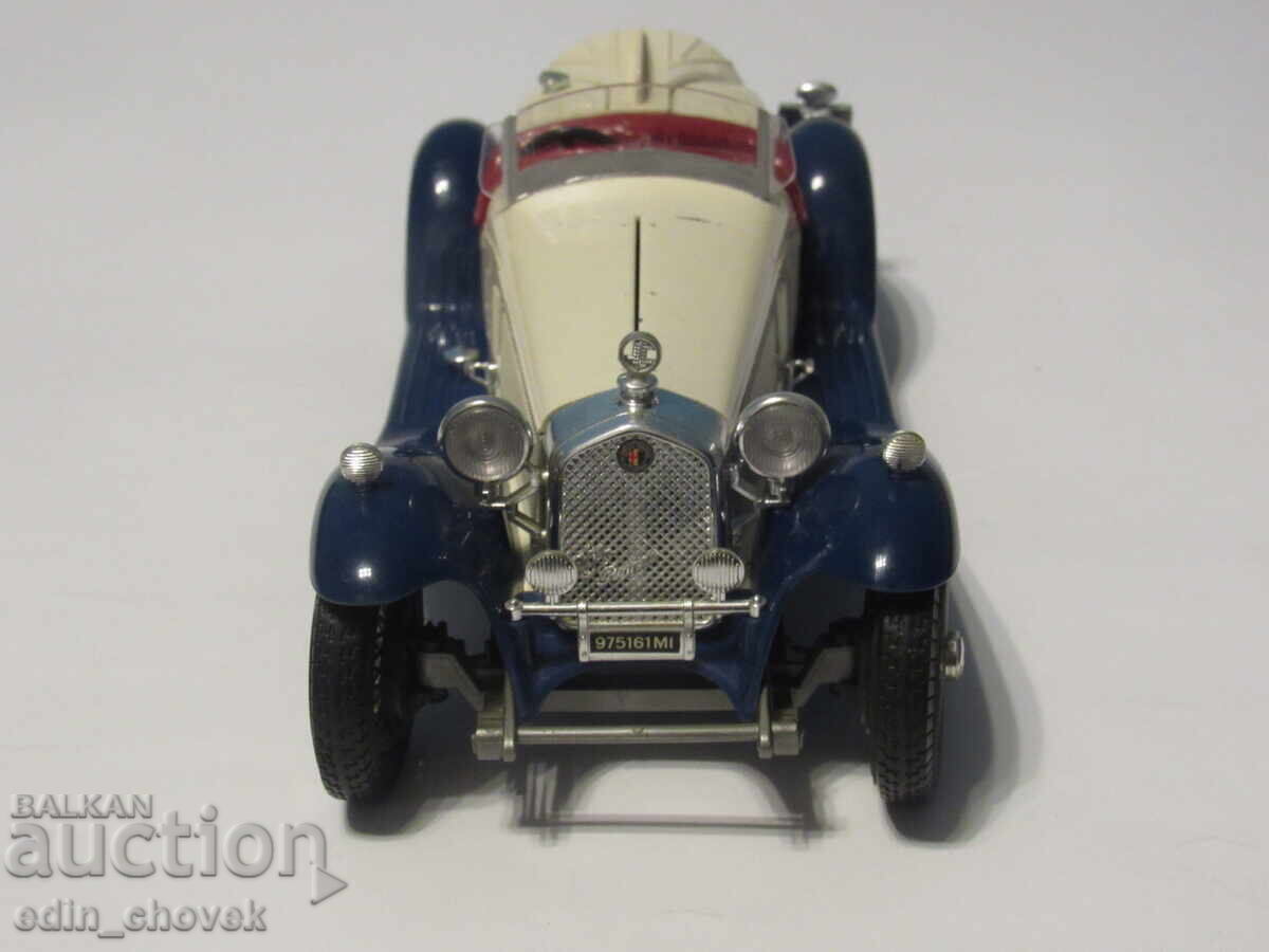 Аукцион 1/18 Bburago Italy Alfa Romeo метална колекционерска количка