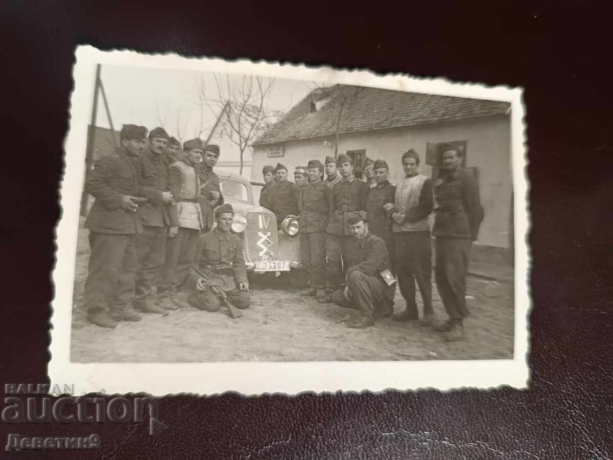 Soldați în Mieke 1945