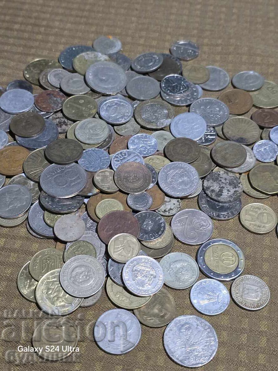 Livrarea Monede din toată lumea de la un cent. 157 buc. Lansez peste 100 de licitații