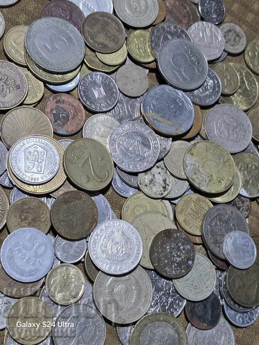 Monede din toată lumea de la un cent. 157 buc. Lansez peste 100 de licitații
