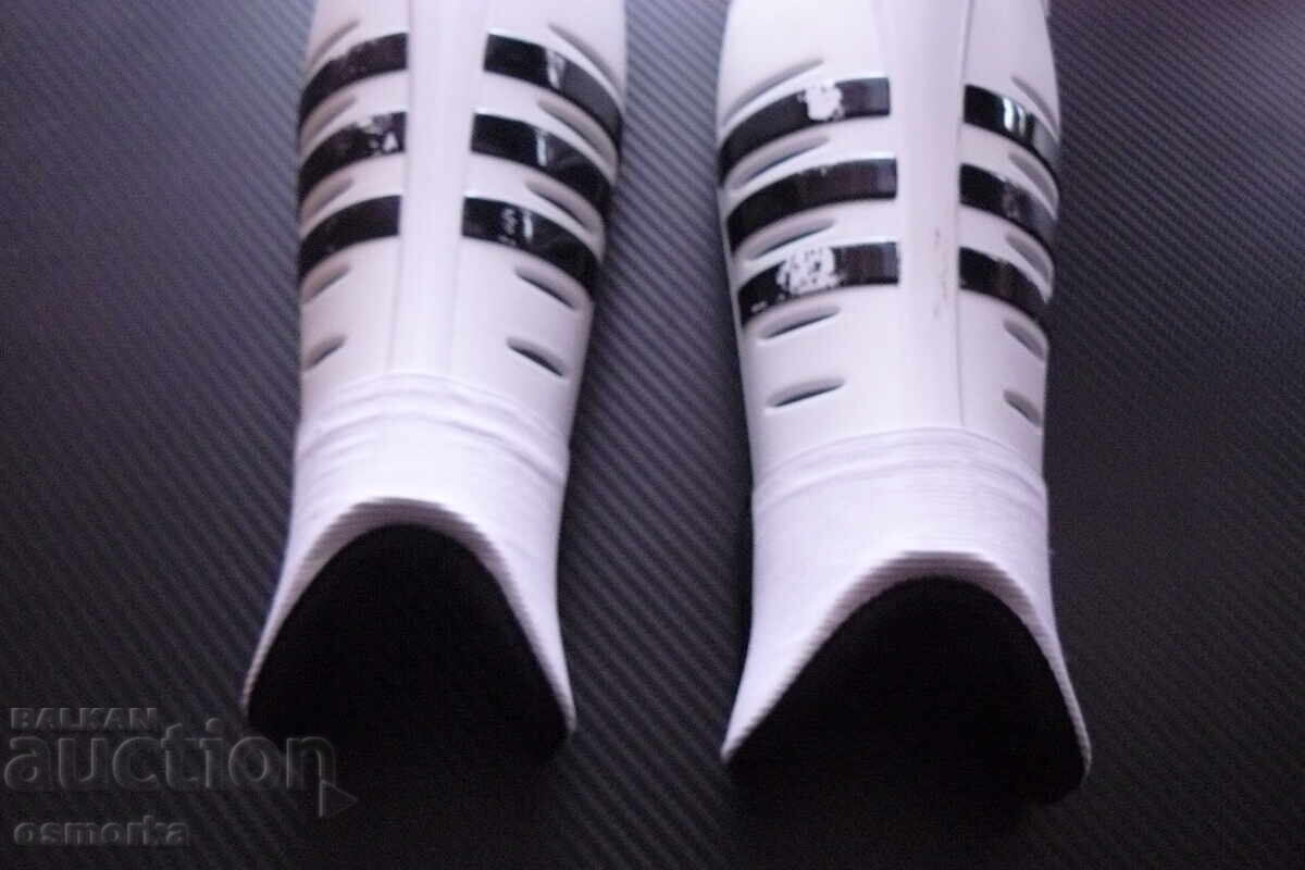 Livrarea Apărători de fotbal Adidas jambiere protecții sport minge gol