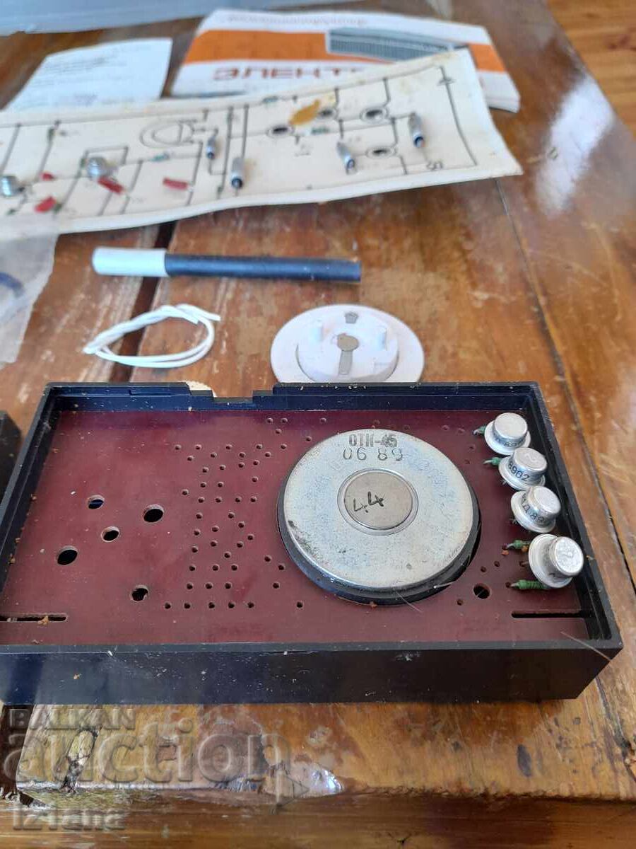 Livrarea Kit radio vechi Electron-M