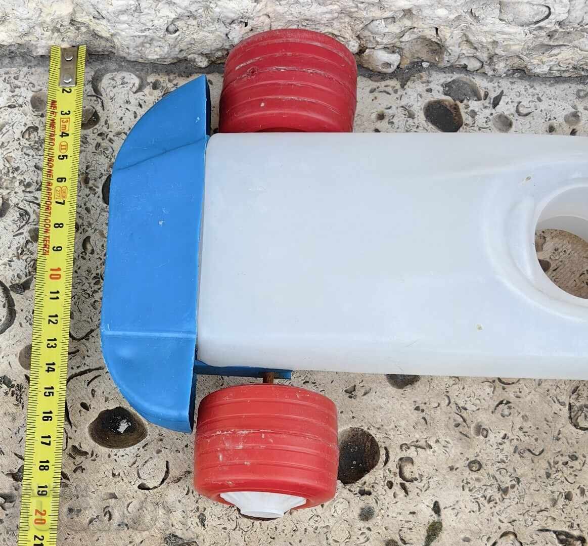 JUCĂRIE VINTAGE MARE DIN PLASTIC PENTRU COPII MAȘINUȚĂ MAȘINĂ cu preț € 12.00 | 23.47 BGN