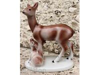 СОЦ ПОРЦЕЛАНОВА ФИГУРА СТАТУЕТКА СЪРНИЧКА ИЗИДА ЗАБЕЛЕЖКА