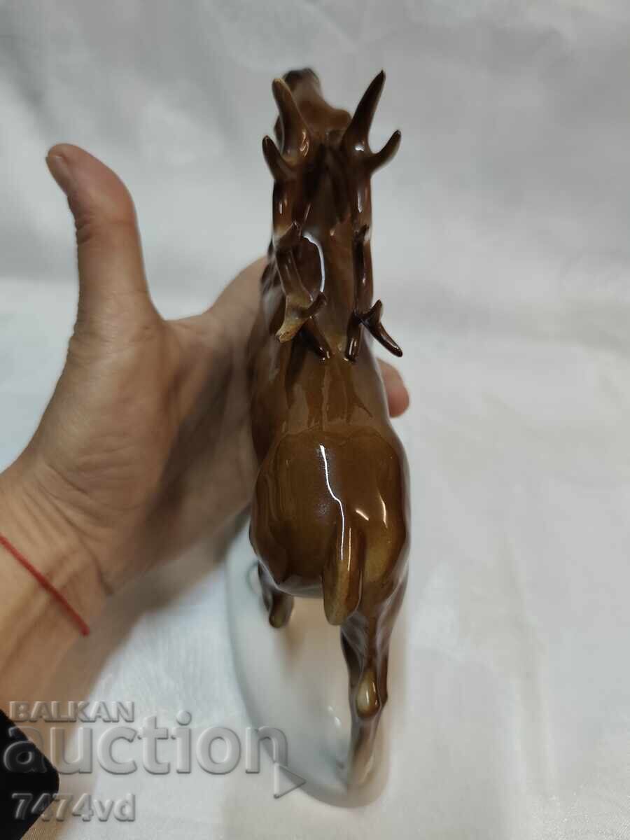 Delivery of Collectible porcelain deer figurine – Lippelsdorf GDR