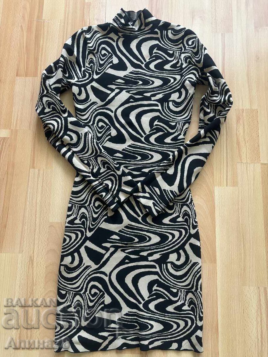 Rochie cu mânecă lungă cu preț € 5.00 | 9.78 BGN