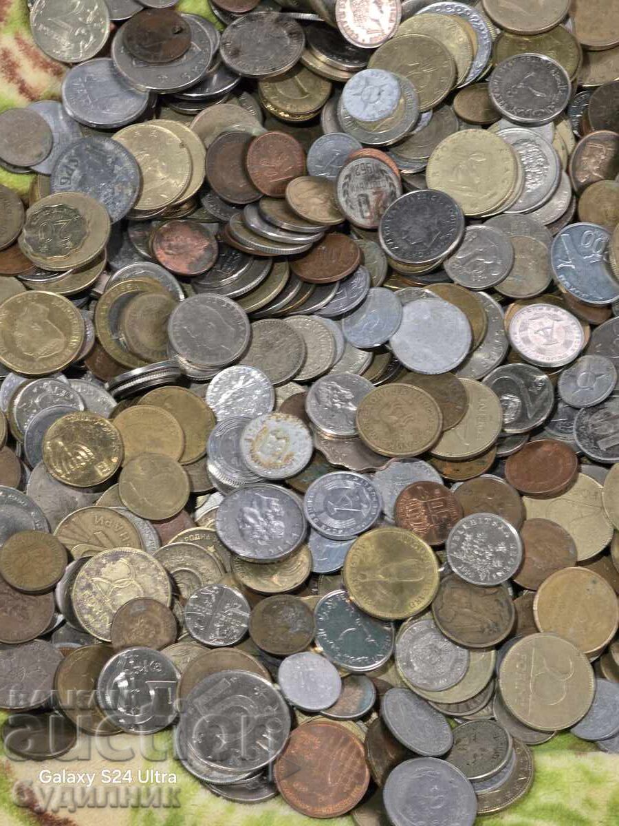 Монети от цял свят от цент. 3.100кг. Разпродажба. БЗЦ. Пуска с цена € 11.01 | 21.53 лв.