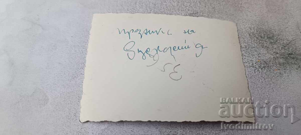 Снимка Мъже и жени на вечеря в ресторант с цена € 0.89 | 1.74 лв.