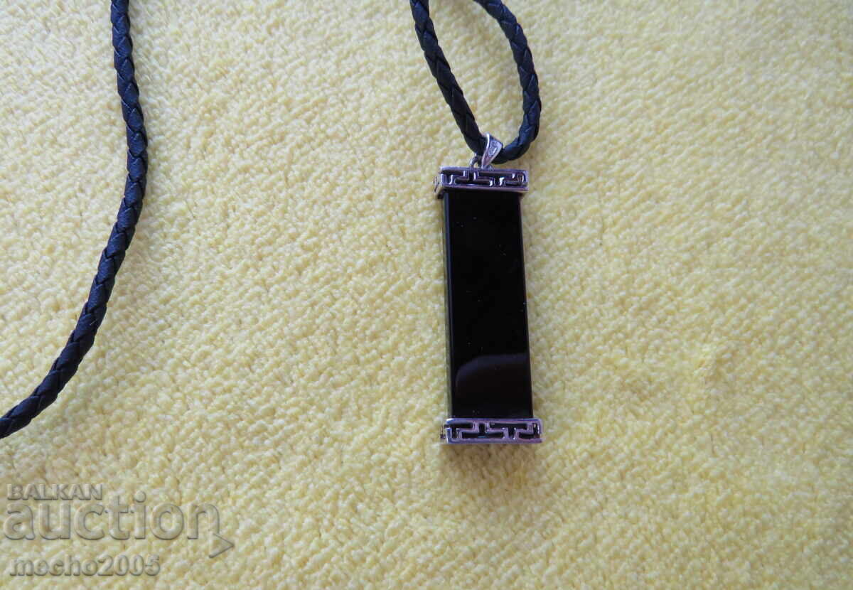 MEDALION DIN ARGINT CU ONIX NEGRU PENTRU SĂNĂTATE ȘI NOROC cu preț € 10.00 | 19.56 BGN MEDALION DIN ARGINT CU ONIX NEGRU PENTRU SĂNĂTATE ȘI NOROC cu preț € 10.00 | 19.56 BGN