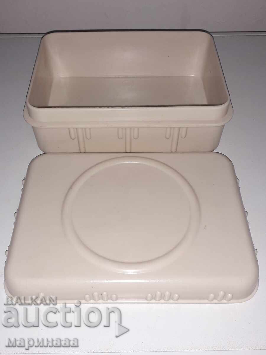 CUTIE MILITARĂ. BACHELITĂ. AL DOILEA RĂZBOI MONDIAL cu preț € 10.00 | 19.56 BGN